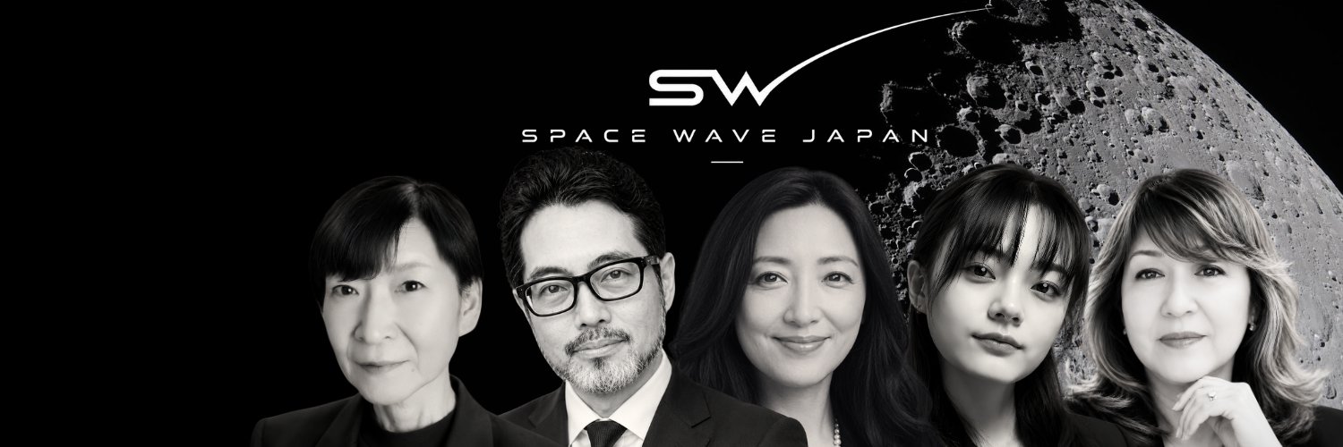 月を背景にしたSpace Wave Japanメンバー